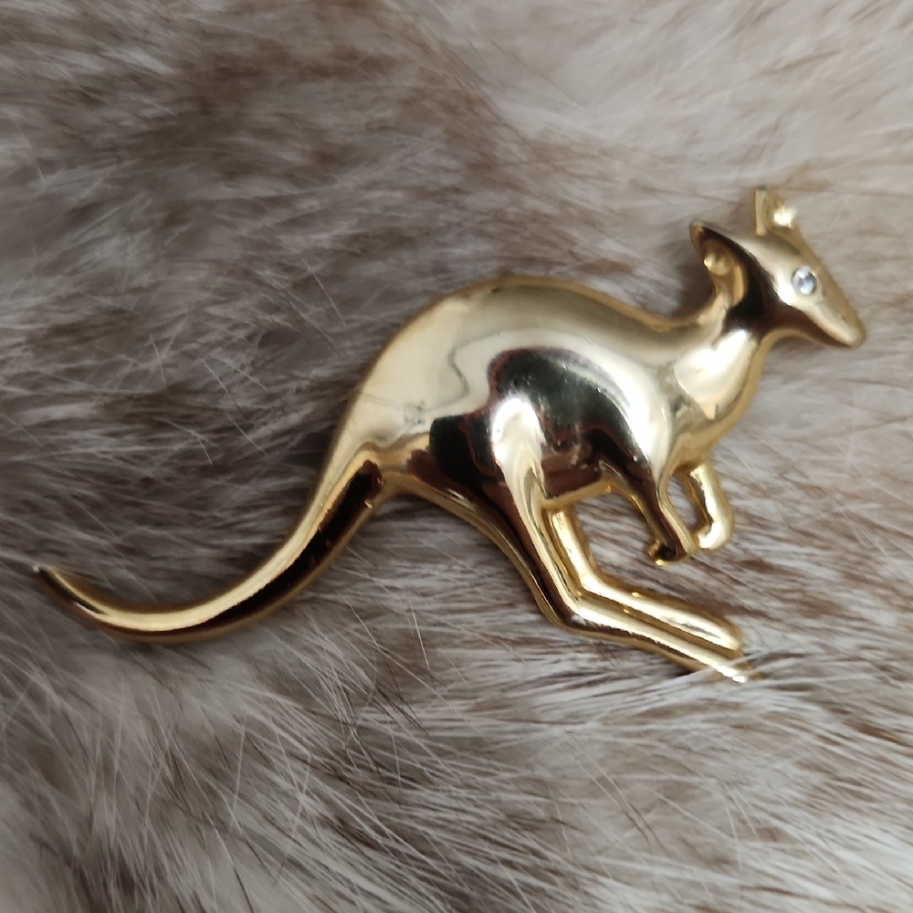 Gold Kangaroo Brooch